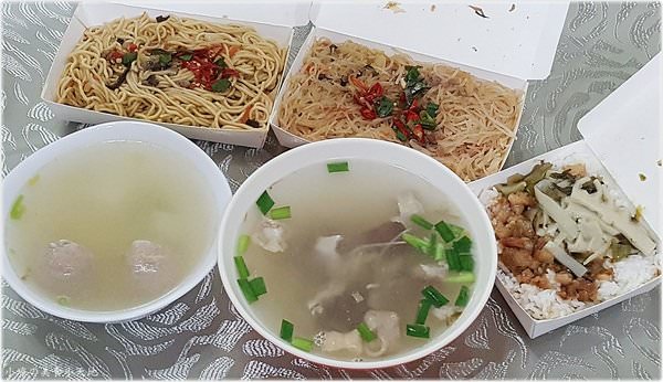 台中 太平區 懷念口味 台灣小吃 在地元氣早午餐 炒麵 炒米粉 滷肉飯通通25元 綜合湯只要35元 Cp值高高 小凉的美食小天地