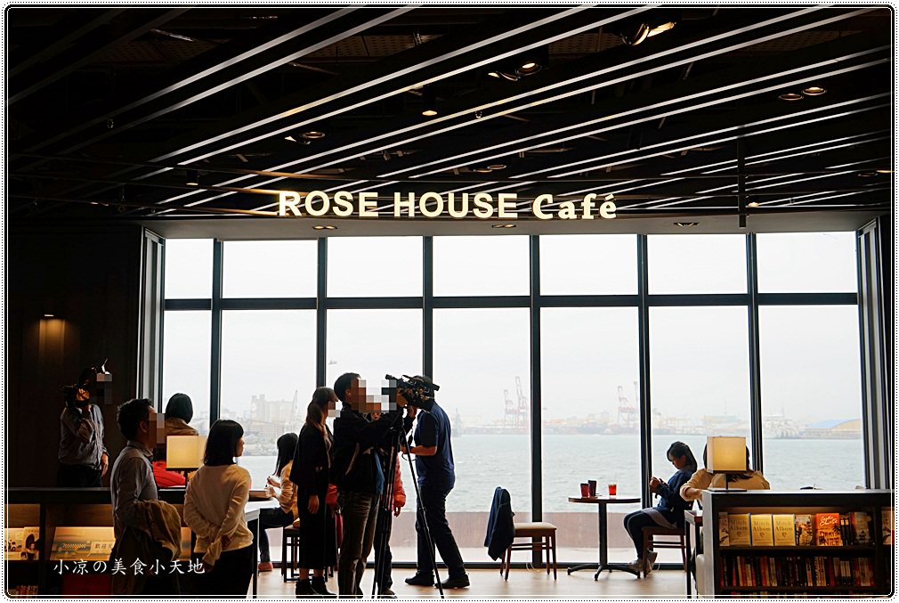 古典玫瑰園最新品牌ROSE HOUSE CAFE海景咖啡廳，海景＋夢幻甜點特厚三層舒芙蕾鬆餅，女孩兒的最愛！(三井Outlet誠品生活2樓