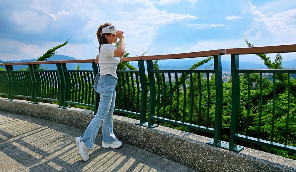南投埔里新打卡點！鰲頭山步道全新啟用，924階健行賞埔里美景。