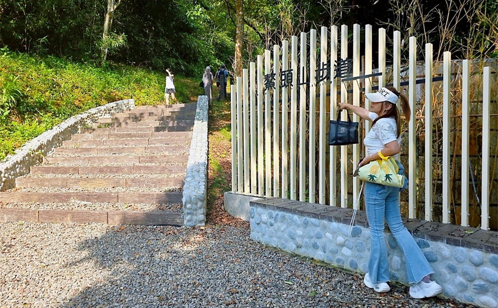 南投埔里新打卡點！鰲頭山步道全新啟用，924階健行賞埔里美景。
