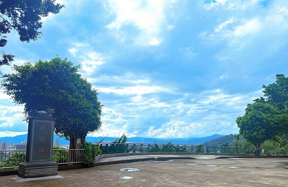 南投埔里新打卡點！鰲頭山步道全新啟用，924階健行賞埔里美景。