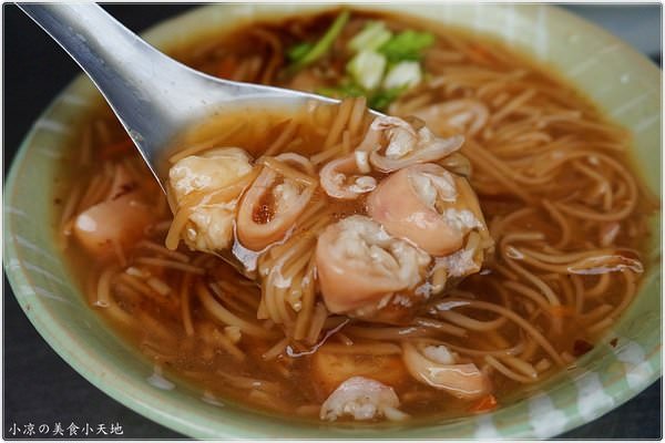 台中 沙鹿區 鹿寮大腸麵線 遇見三輪車 一攤充滿古早味的小吃 現在有店面了 從早到晚都吃的到囉